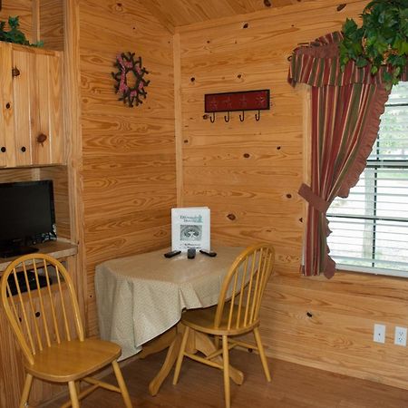 Medina Lake Camping Resort Cabin 3 Lakehills エクステリア 写真