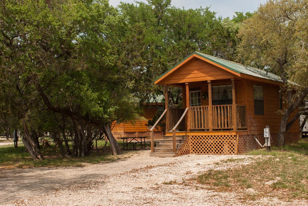 Medina Lake Camping Resort Cabin 3 Lakehills エクステリア 写真
