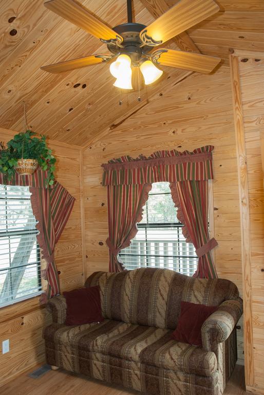 Medina Lake Camping Resort Cabin 3 Lakehills エクステリア 写真