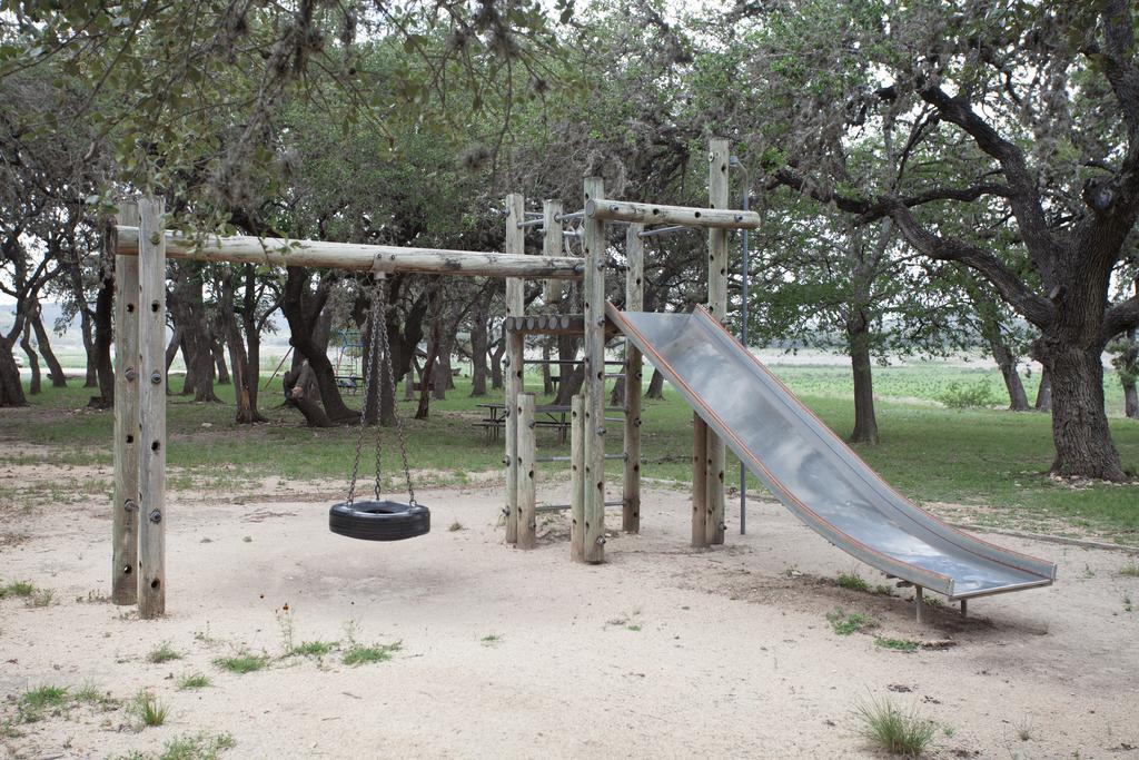 Medina Lake Camping Resort Cabin 3 Lakehills エクステリア 写真
